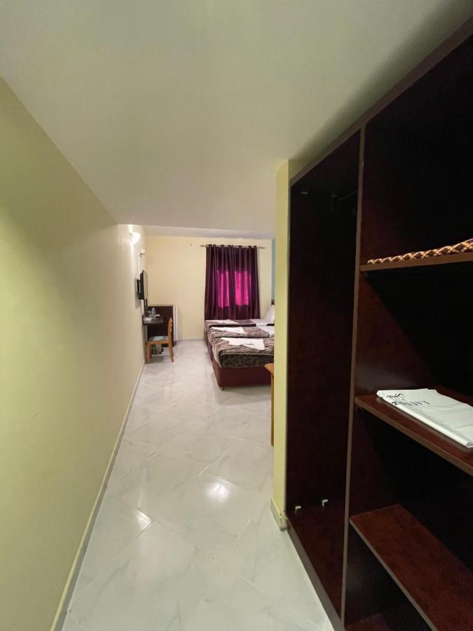 Mount Sina Hotel *